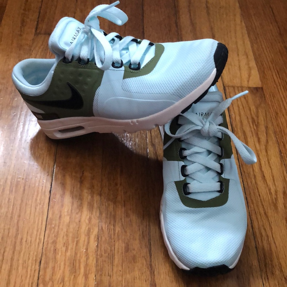 Nike Air tennis shoes